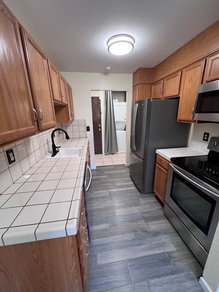 357 Willow Ave - Photo 4 of 13