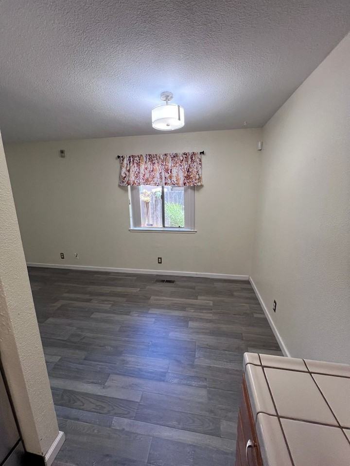 357 Willow Ave - Photo 5 of 13
