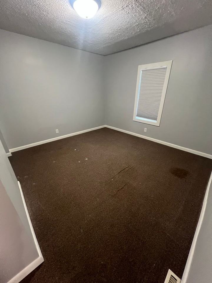 619 W Maple Ave N - Photo 6 of 8