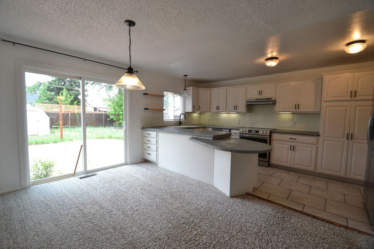 3106 Gomer Ave - Photo 4 of 14