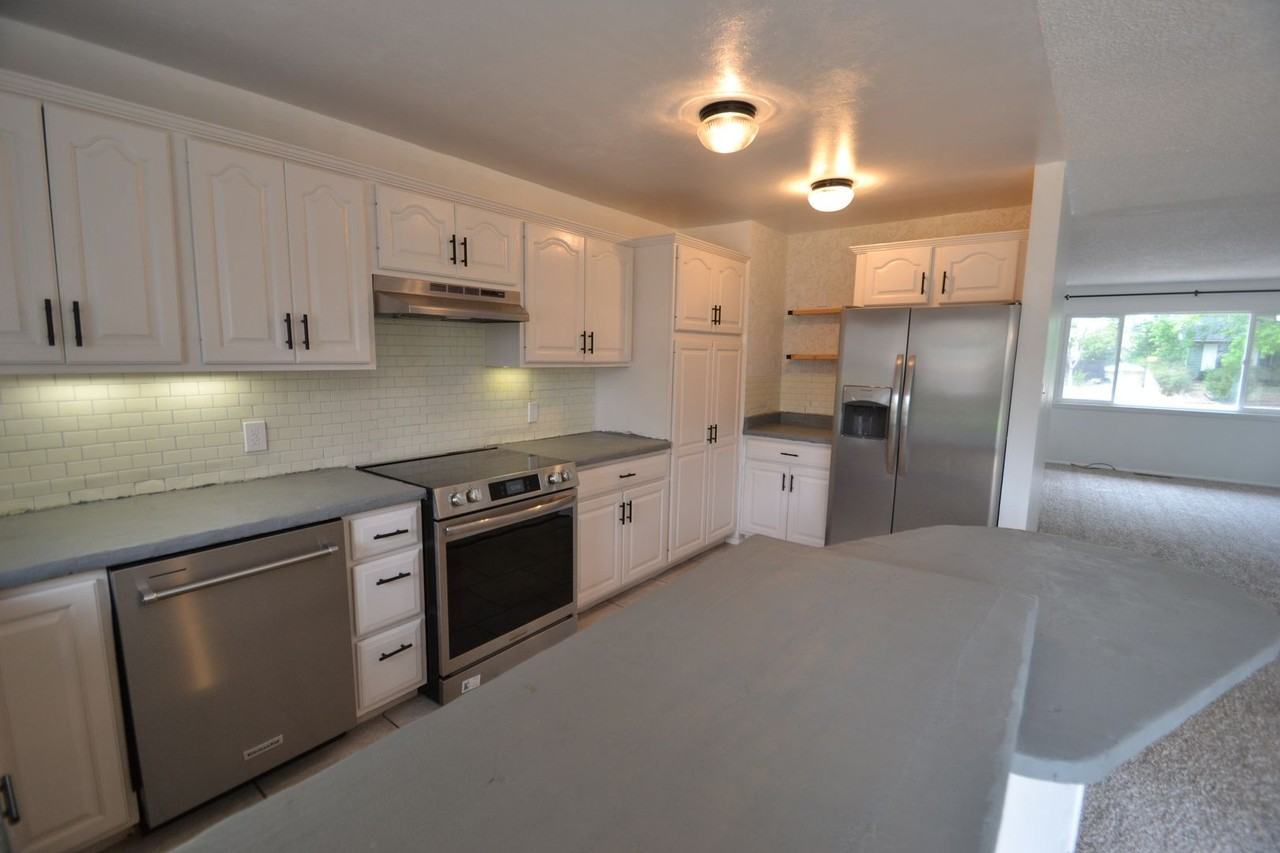 3106 Gomer Ave - Photo 6 of 14