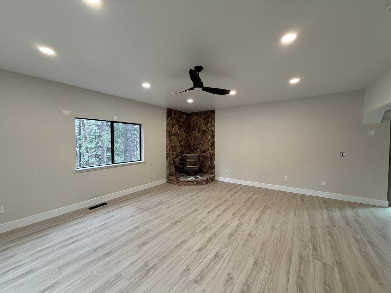 1900 Apache Ave - Photo 2 of 15