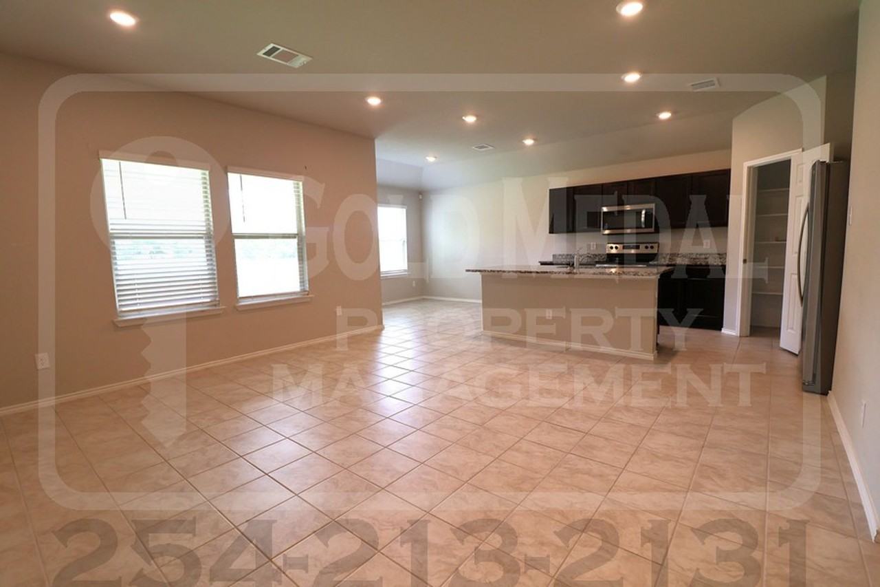 5004 Karen Green Dr - Photo 4 of 29
