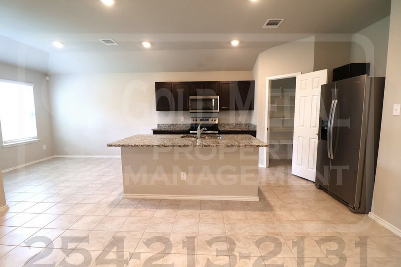 5004 Karen Green Dr - Photo 6 of 29