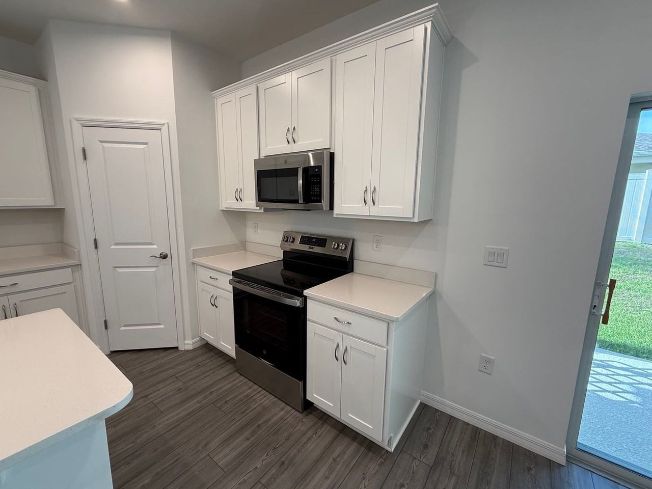 405 Eventide Ave - Photo 6 of 34