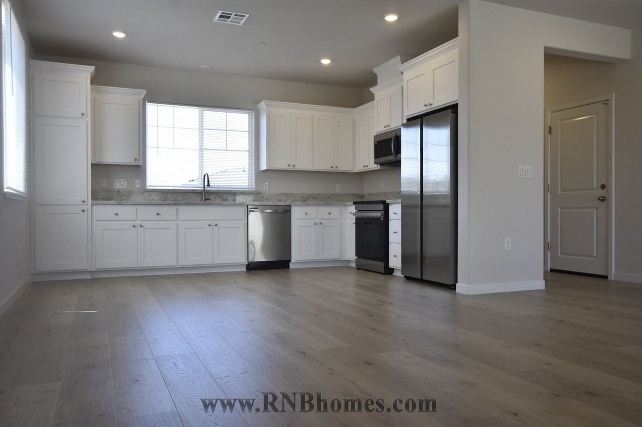 3921 Slurry St - Photo 2 of 15