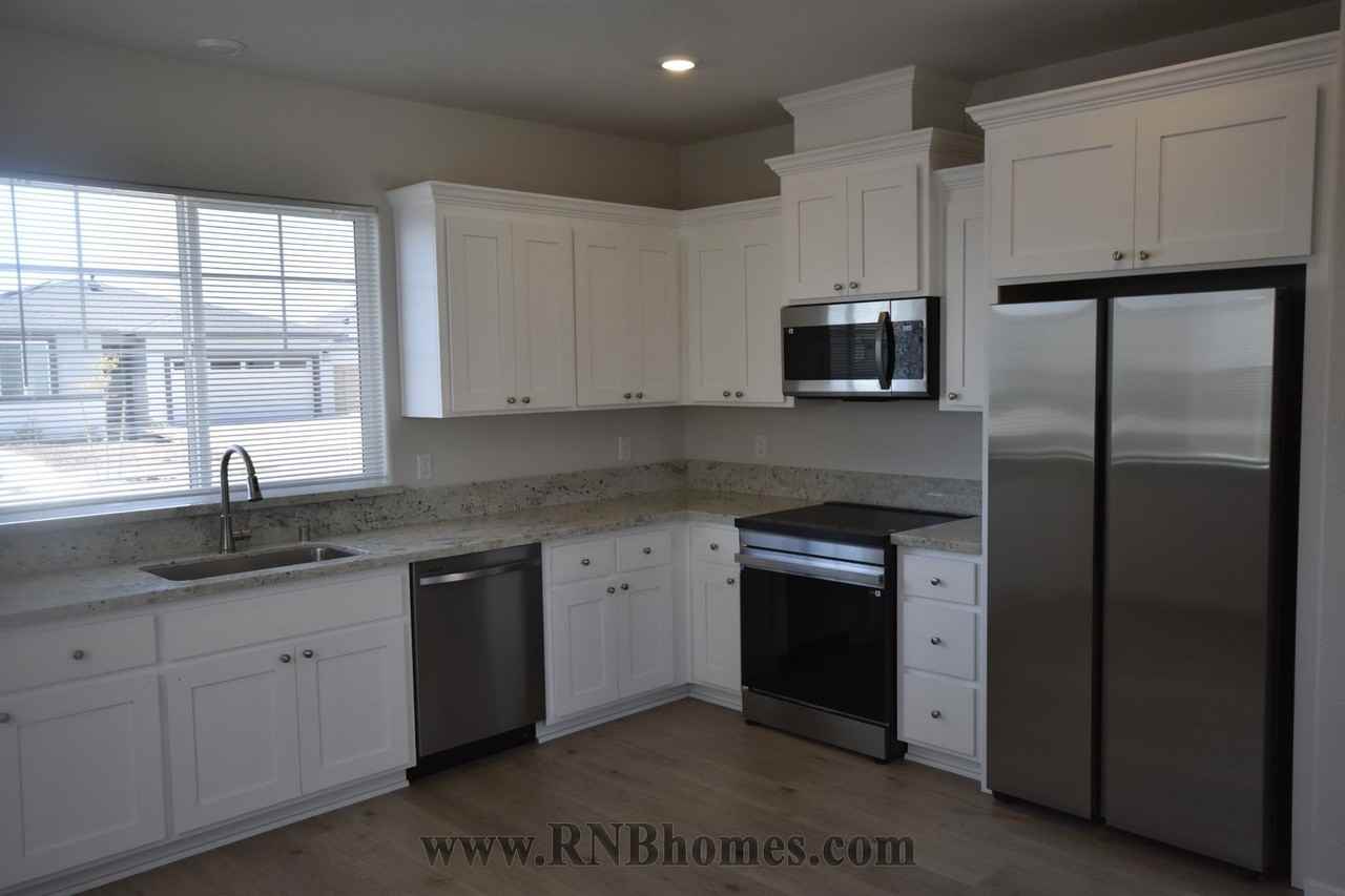 3921 Slurry St - Photo 3 of 15