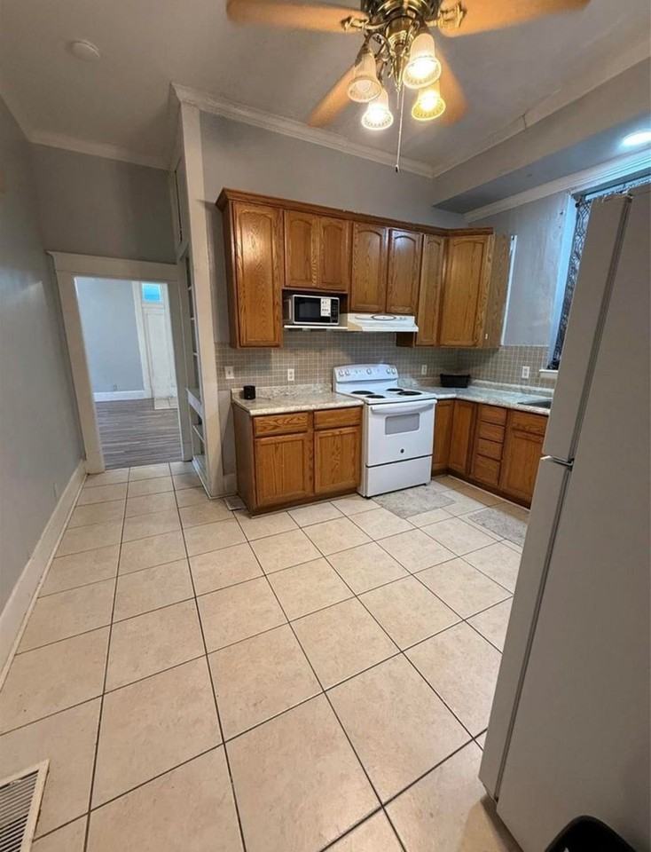 1528 Magnolia Ave - Photo 4 of 12