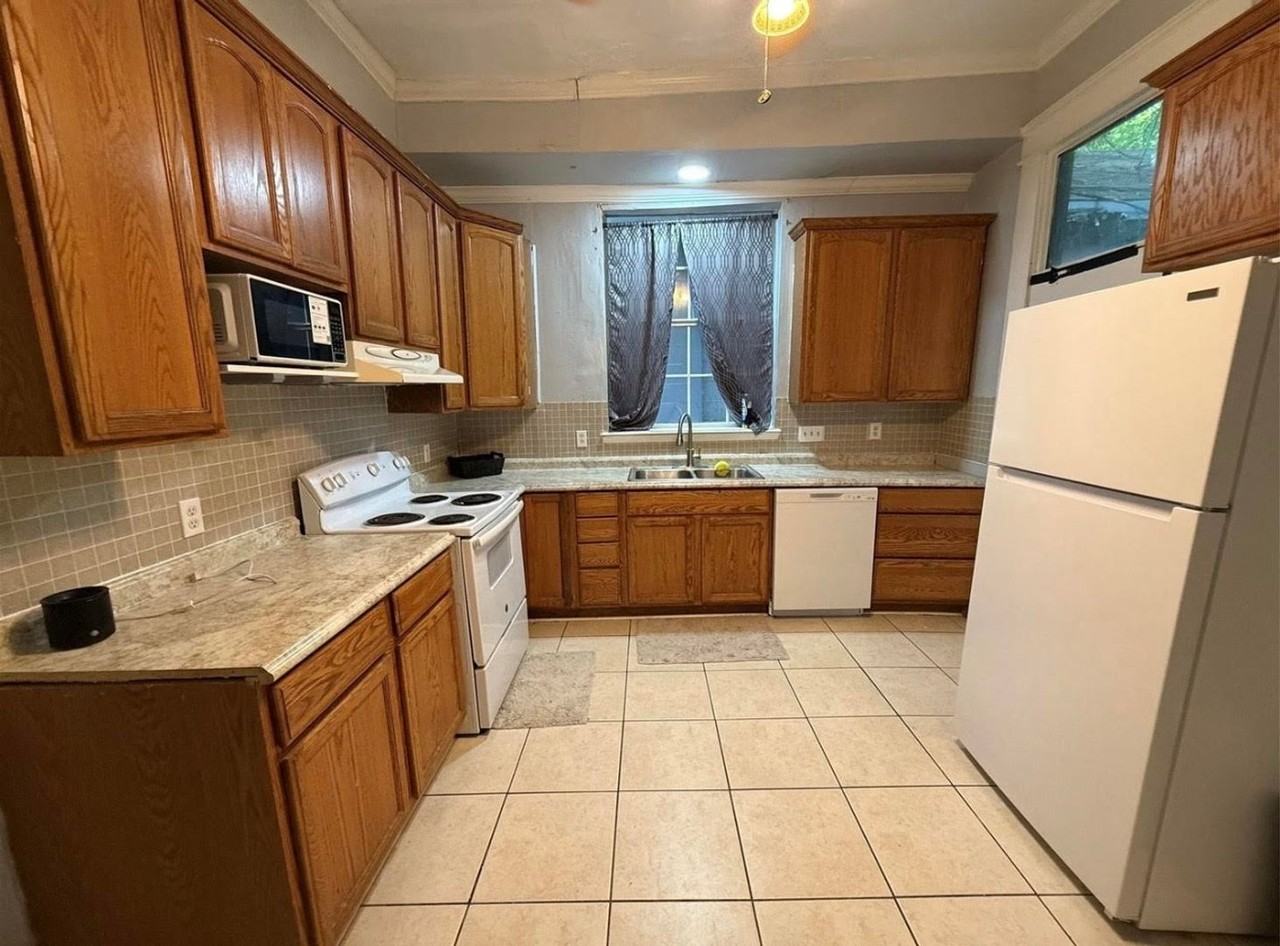 1528 Magnolia Ave - Photo 5 of 12