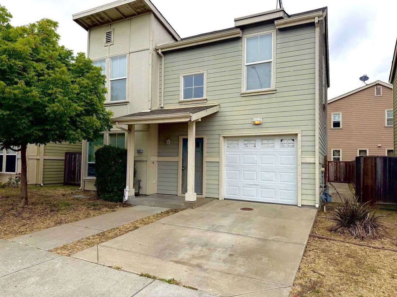 2941 Chavez Ln - Photo 2 of 25