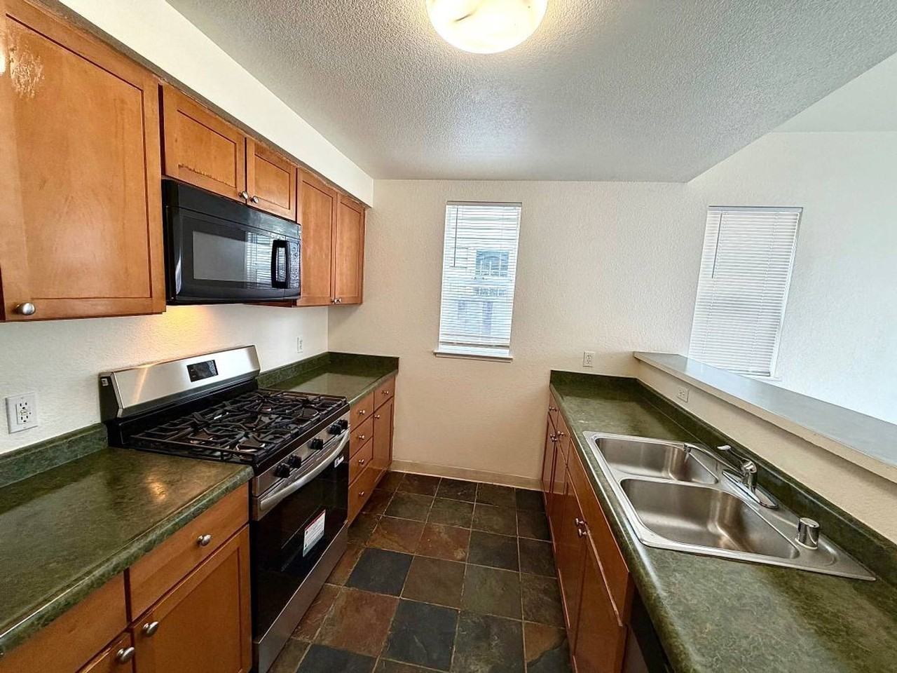 2941 Chavez Ln - Photo 5 of 25