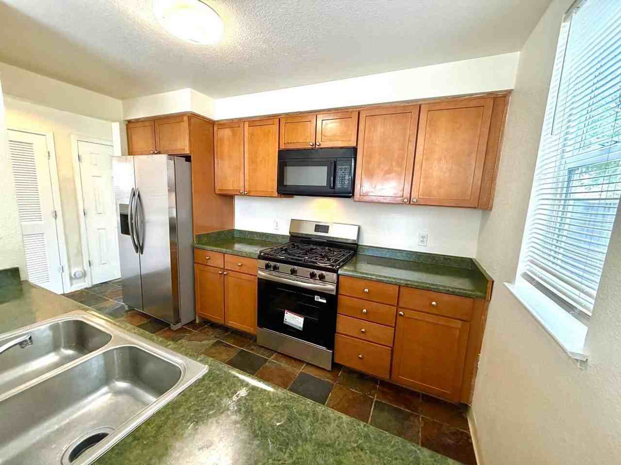 2941 Chavez Ln - Photo 7 of 25