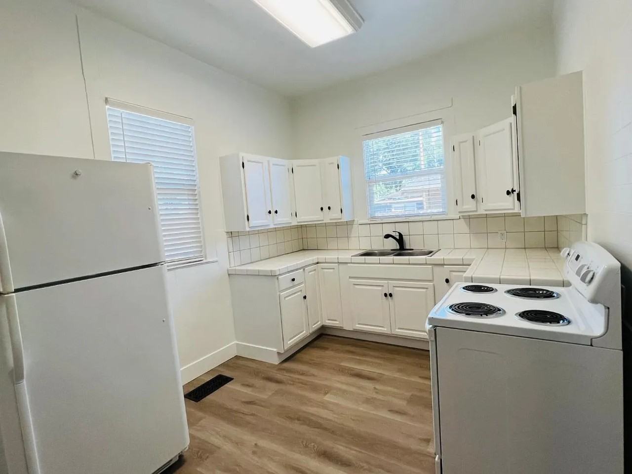 612 16th St - Photo 5 of 12