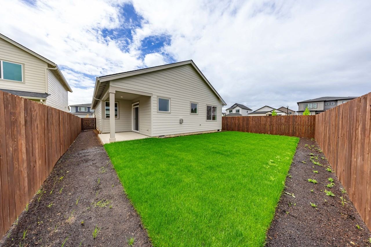 814 Se 35th St - Photo 2 of 20