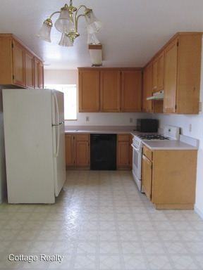2325 Adkins Ct - Photo 3 of 5