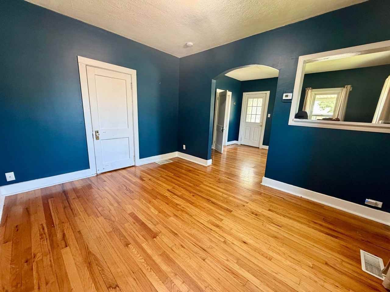 701 W C St - Photo 5 of 14
