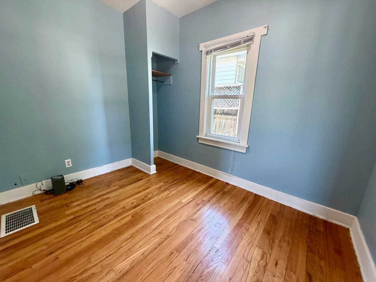 701 W C St - Photo 6 of 14