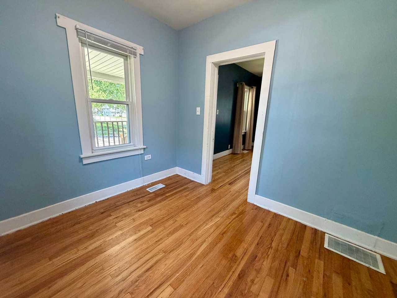 701 W C St - Photo 7 of 14