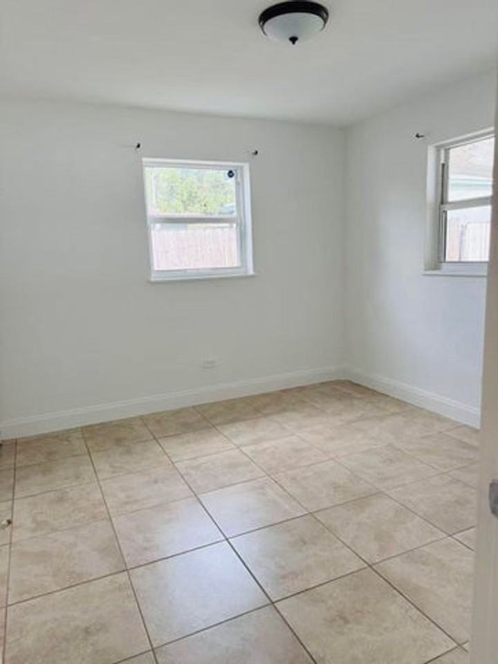 6250 Sw 39th St - Photo 7 of 16