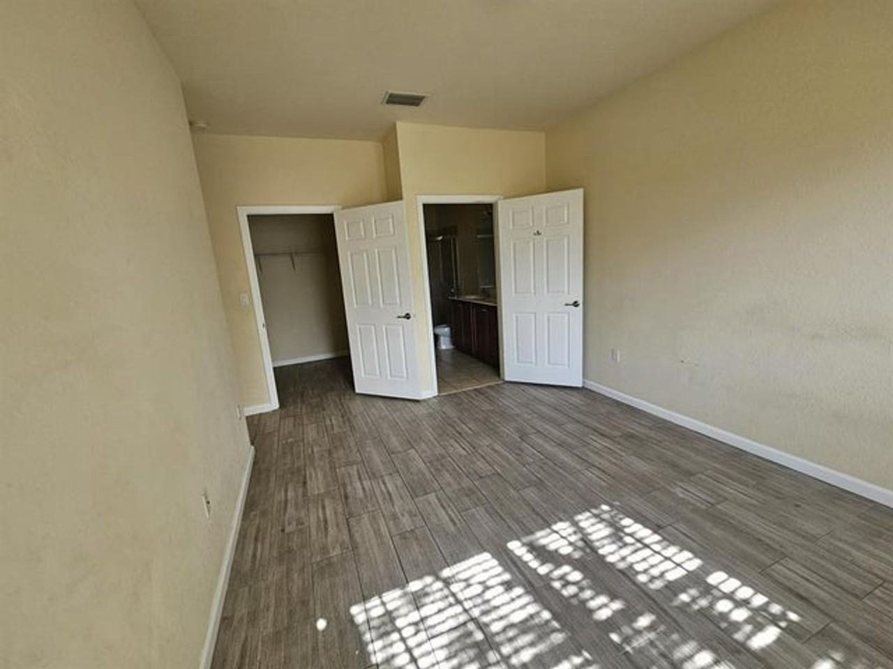 3255 Nw 31st Ter - Photo 6 of 10