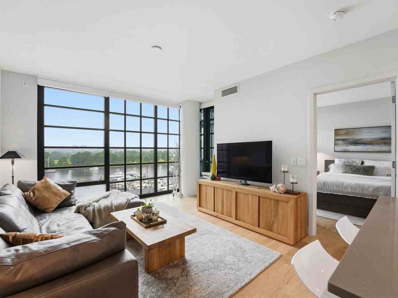 45 Sutton Sq Sw #702 - Photo 2 of 33