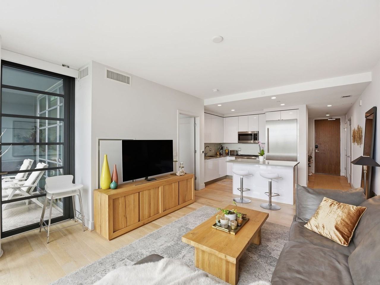 45 Sutton Sq Sw #702 - Photo 4 of 33