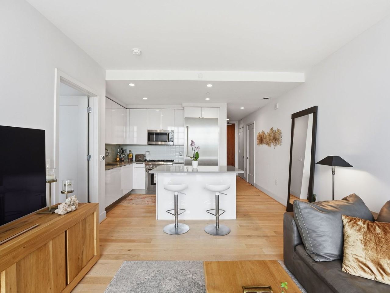 45 Sutton Sq Sw #702 - Photo 7 of 33