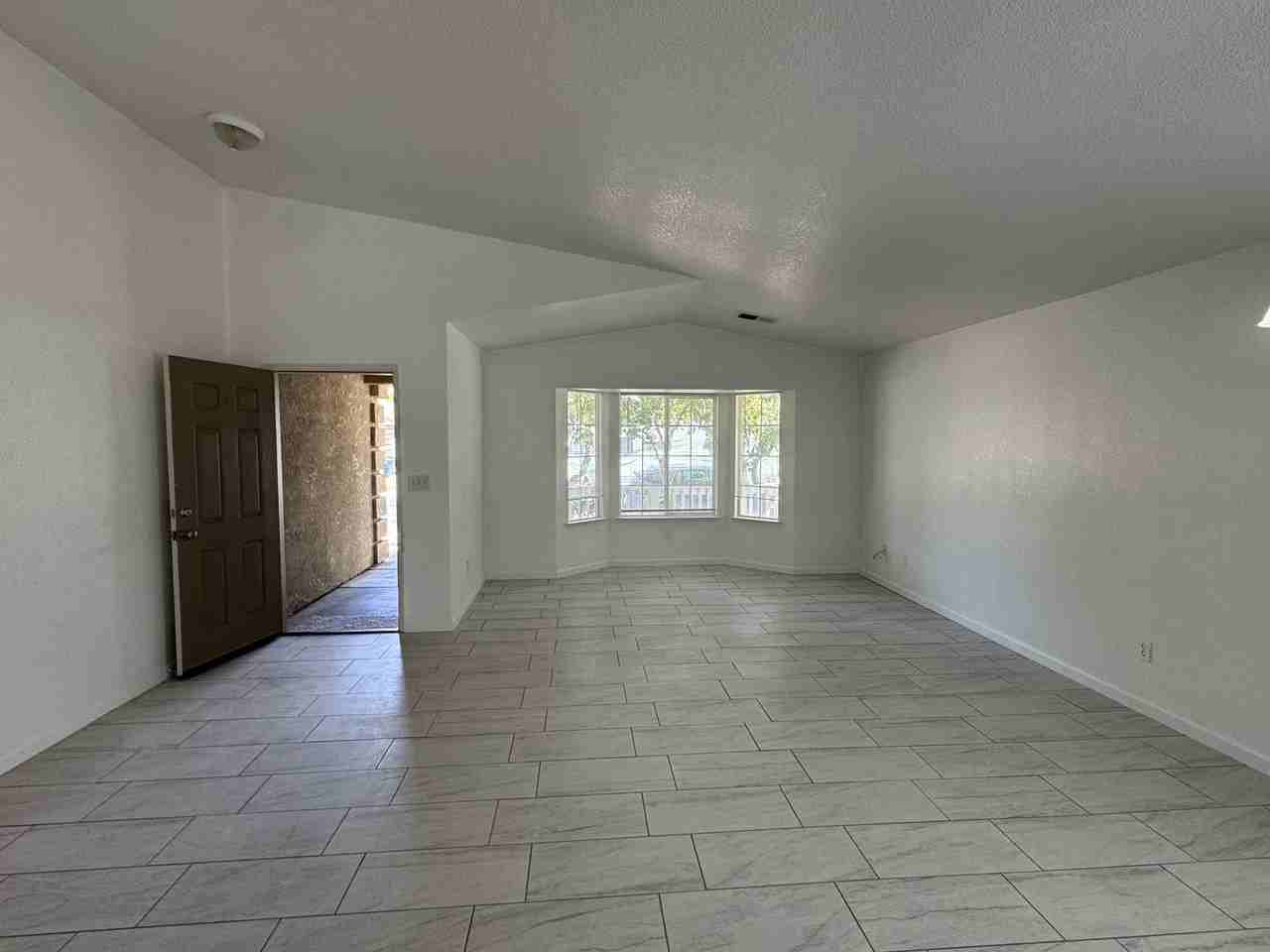 430 Vargus Ct - Photo 2 of 19