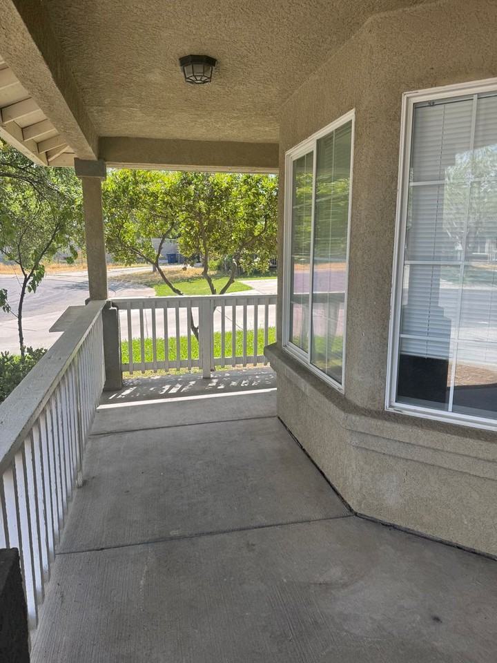 430 Vargus Ct - Photo 3 of 19