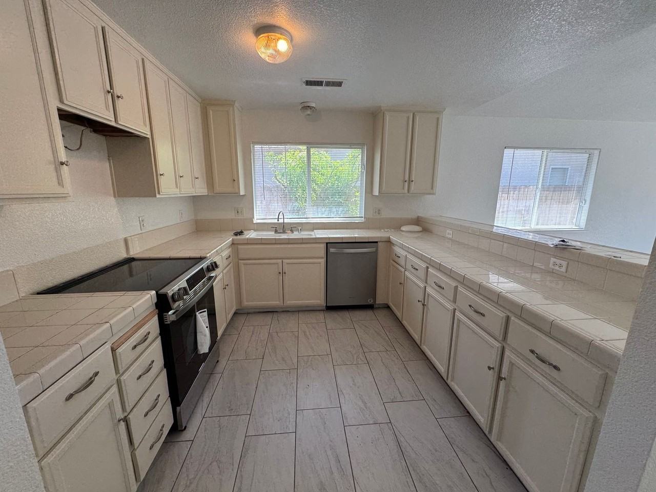 430 Vargus Ct - Photo 5 of 19