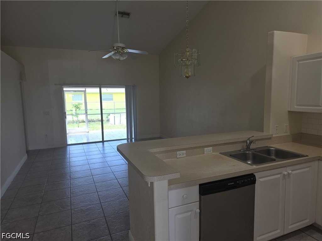 526 Se 6th Pl - Photo 2 of 10