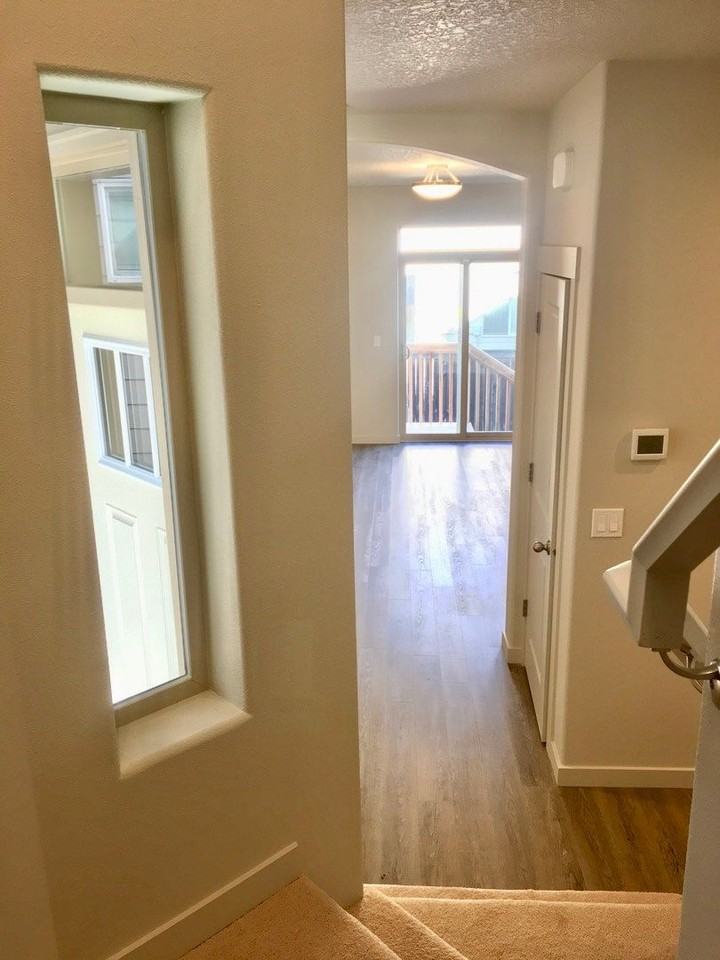 5724 Ne 47th St - Photo 2 of 35