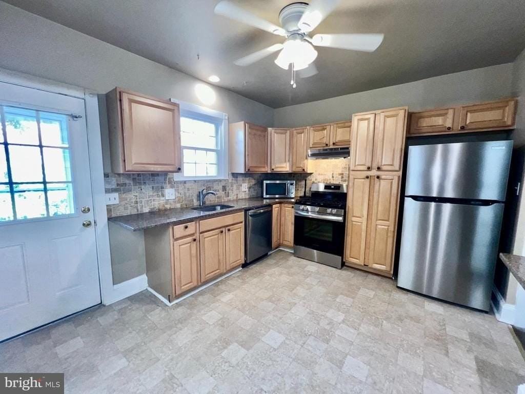 40 Lincoln Ave - Photo 2 of 18