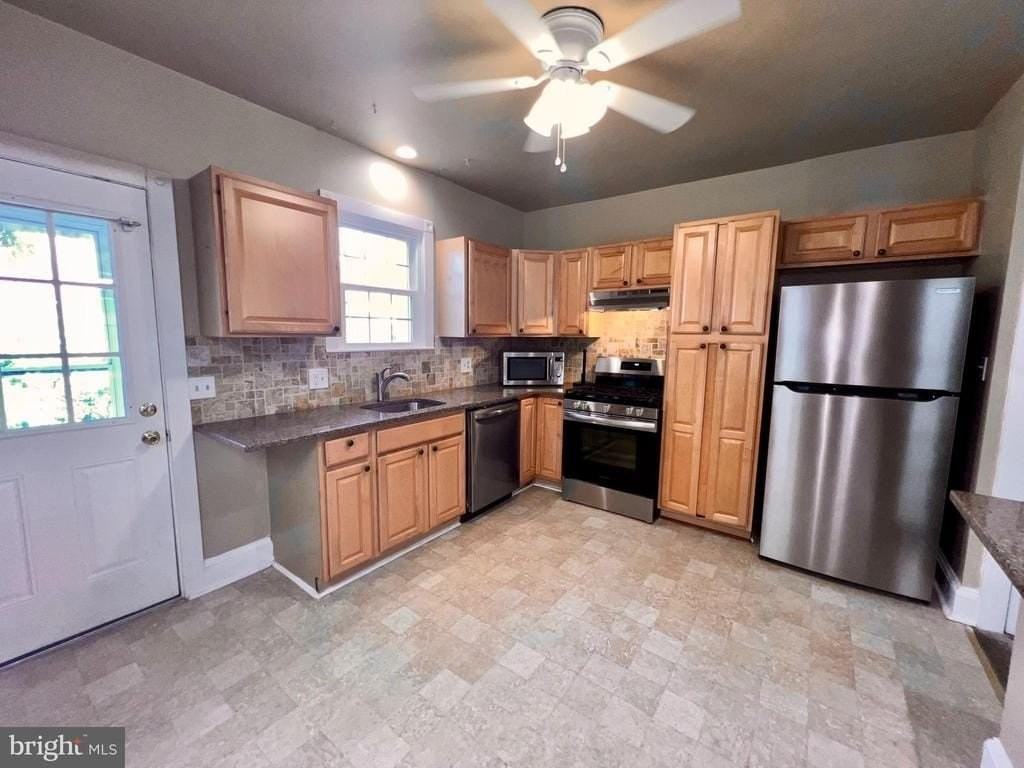 40 Lincoln Ave - Photo 6 of 18