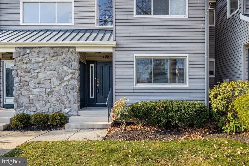 835 Chanticleer - Photo 4 of 48