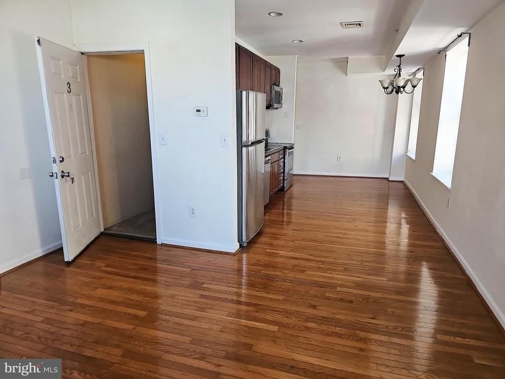927 N 6th St #3 - Photo 3 of 26