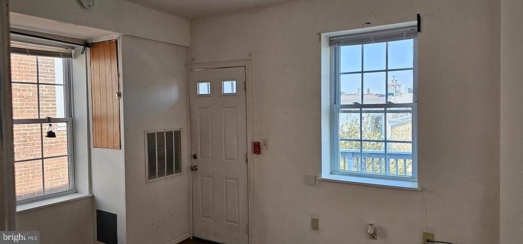 927 N 6th St #3 - Photo 4 of 26