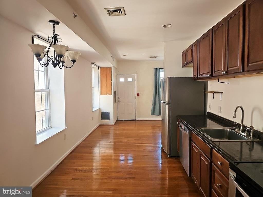 927 N 6th St #3 - Photo 5 of 26