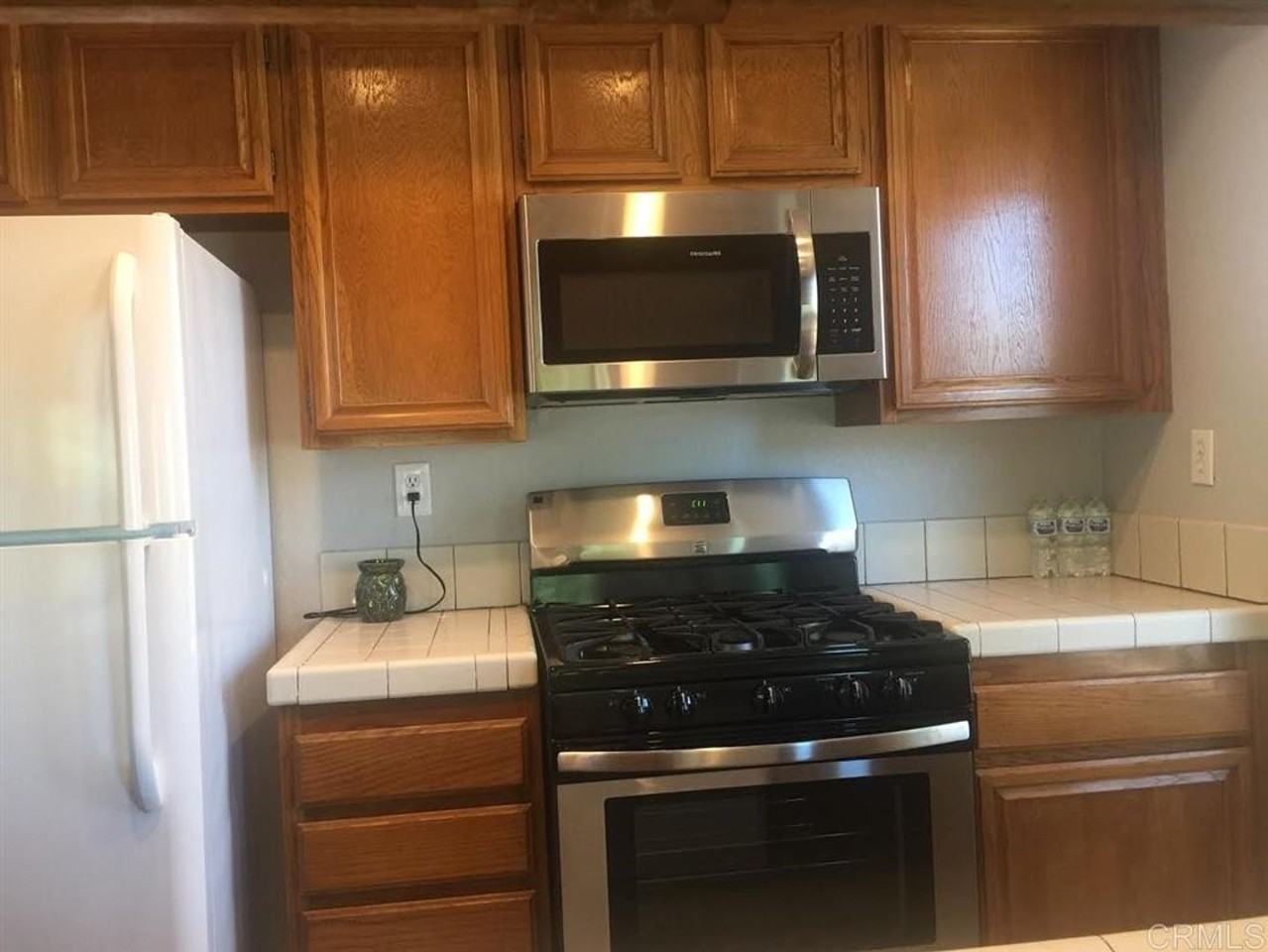 1018 Grape St - Photo 5 of 25