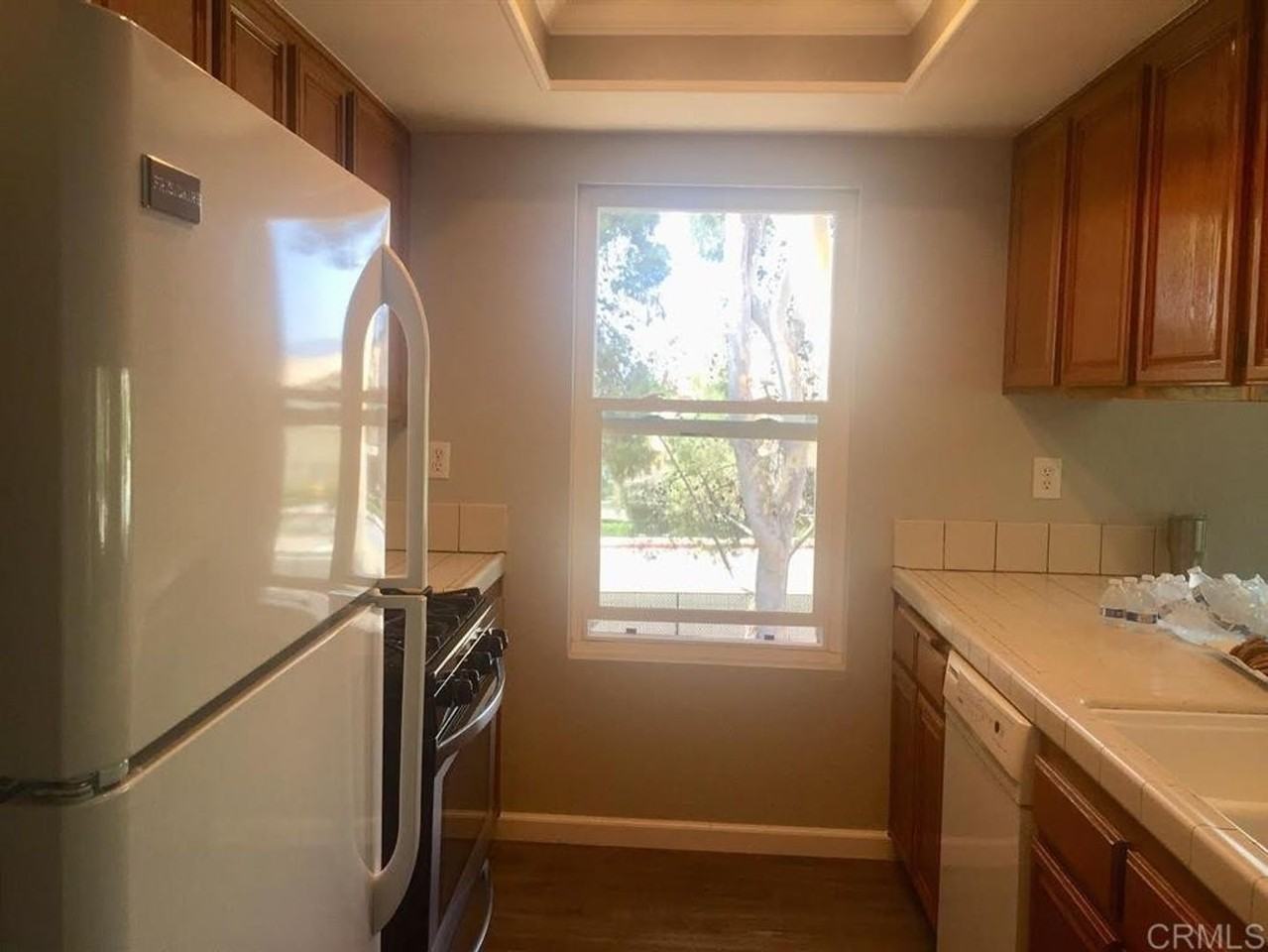 1018 Grape St - Photo 6 of 25