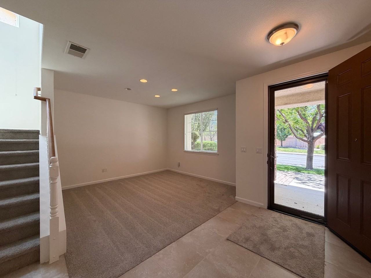 10890 Oakhaven Dr - Photo 2 of 24
