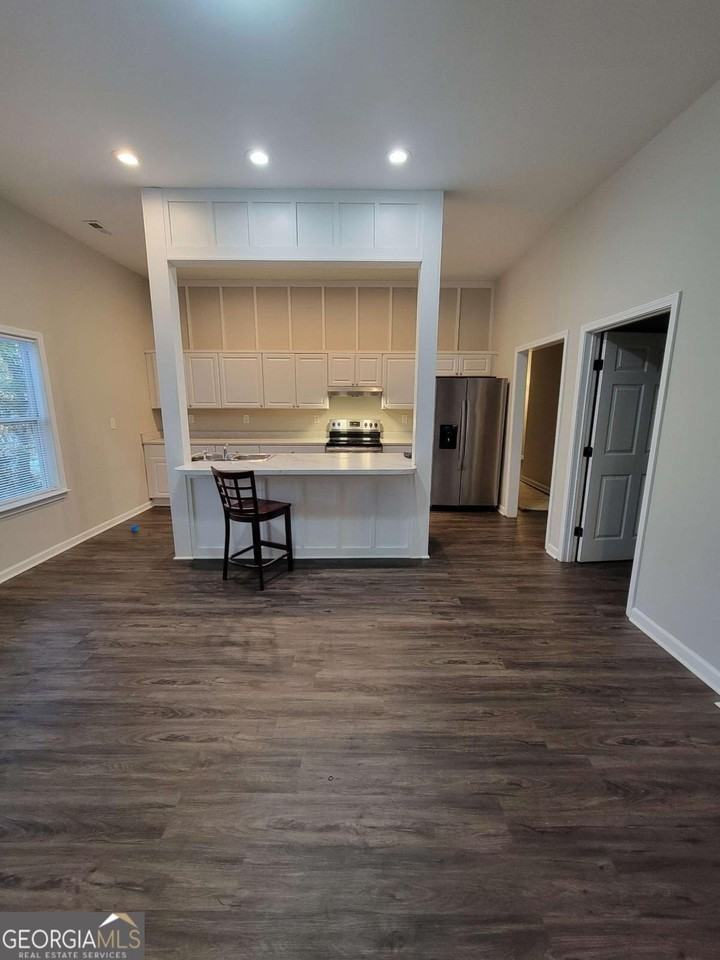 380 Glendale Rd - Photo 4 of 14