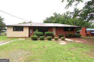 featured image of 1465 Irwinton Rd