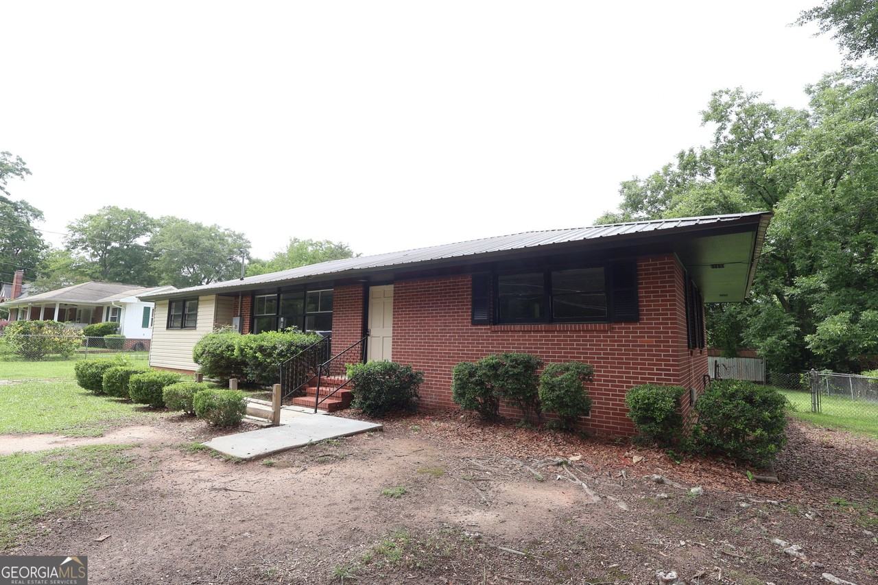 1465 Irwinton Rd - Photo 2 of 27
