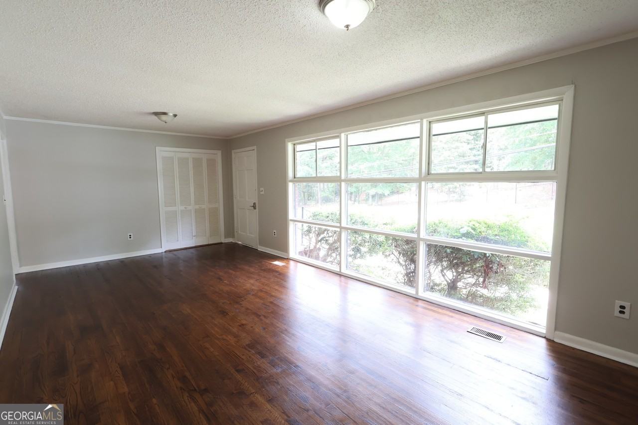 1465 Irwinton Rd - Photo 3 of 27