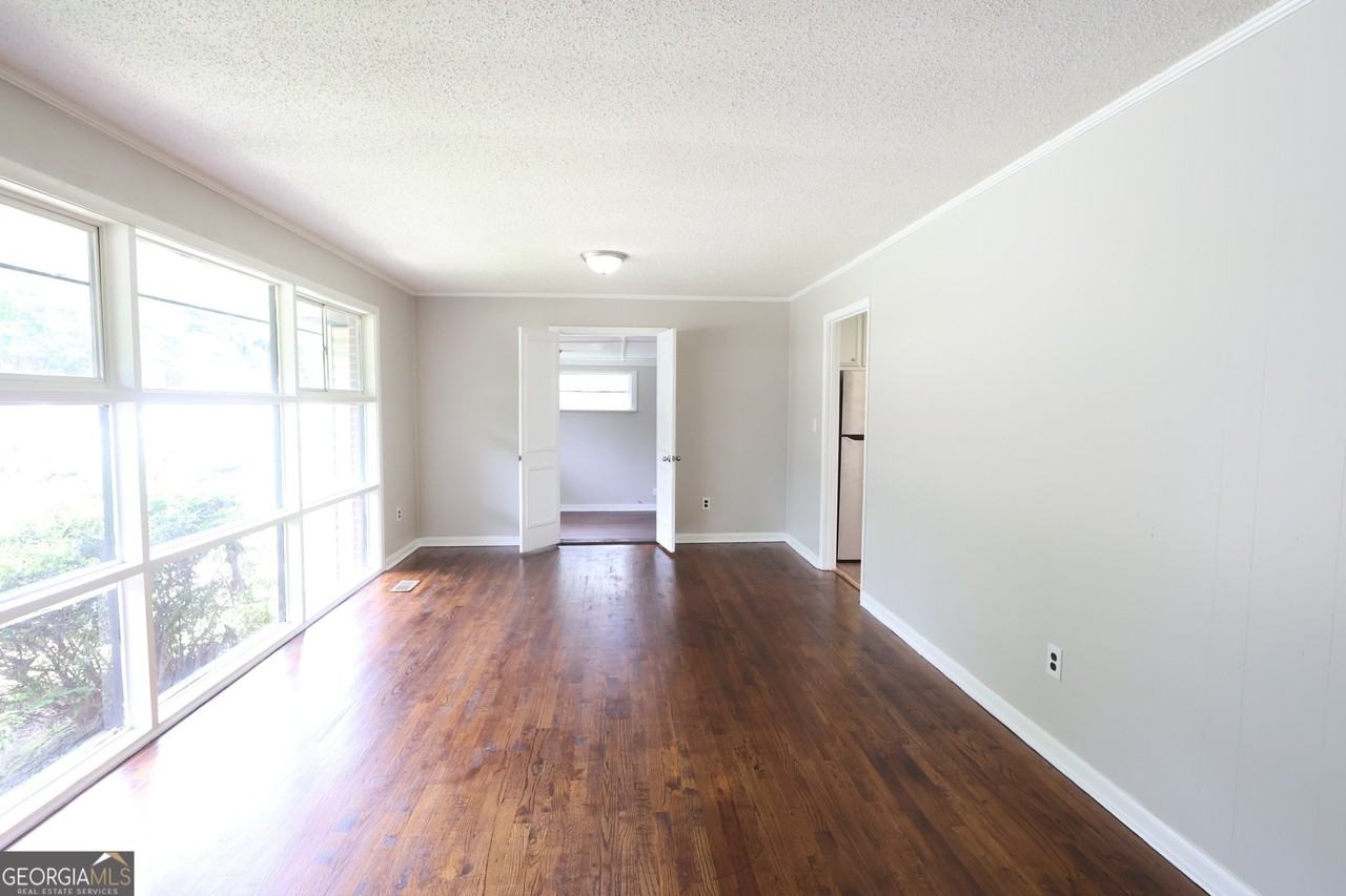 1465 Irwinton Rd - Photo 5 of 27