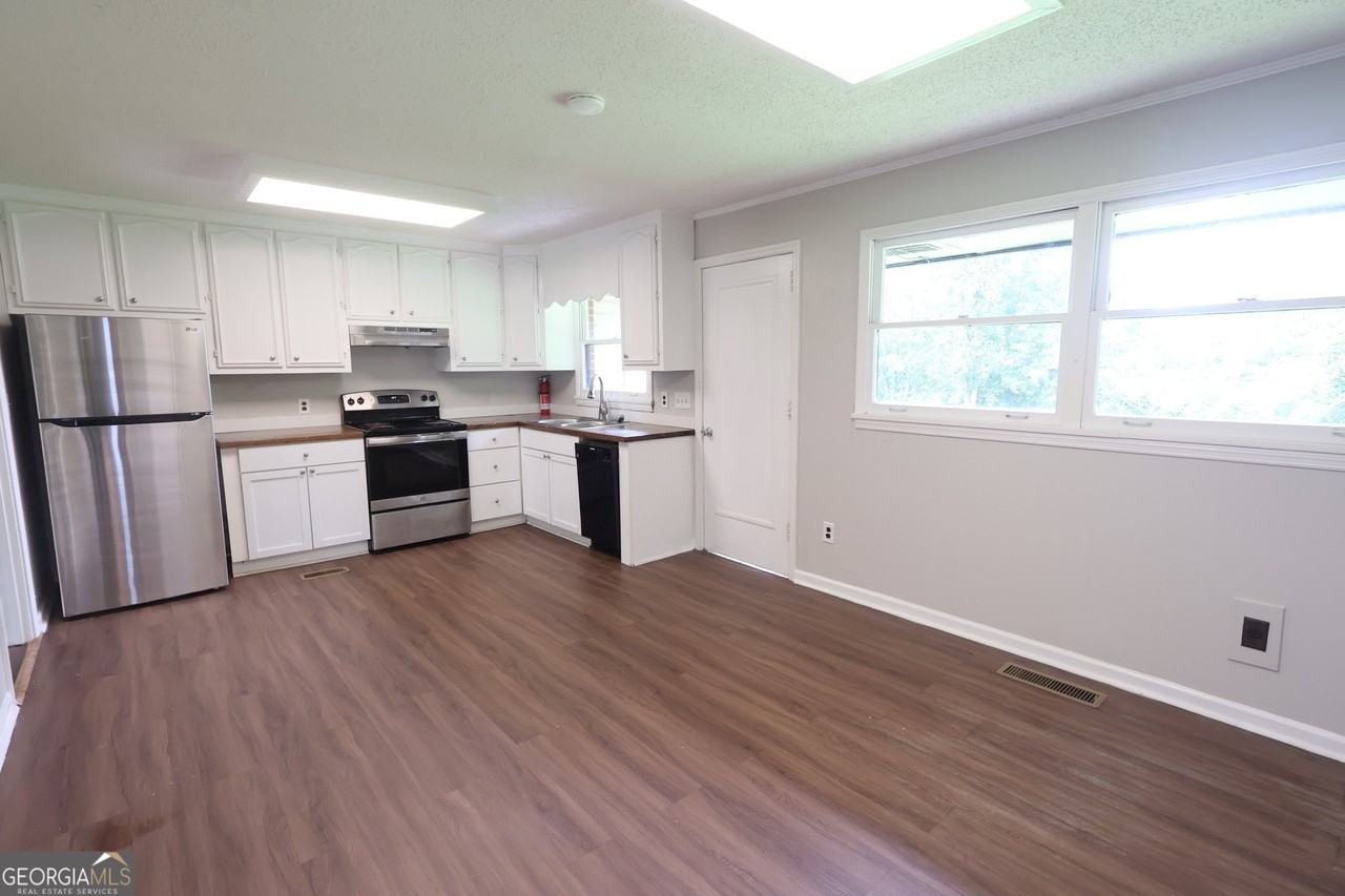 1465 Irwinton Rd - Photo 7 of 27