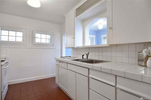 10025 39th Ave Sw - Photo 3 of 9