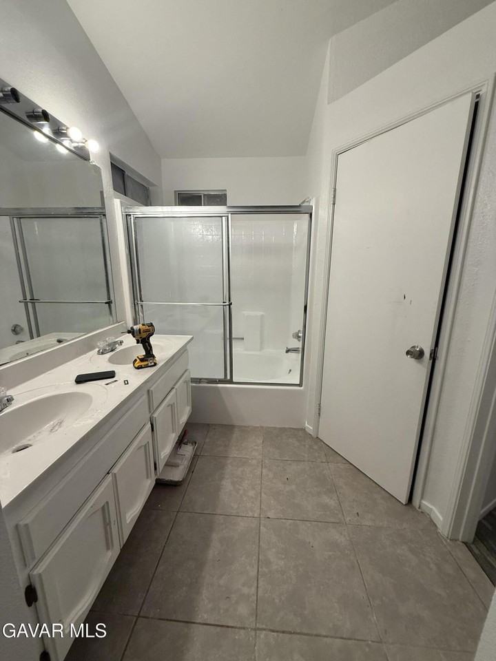 2634 Avoca St - Photo 7 of 14