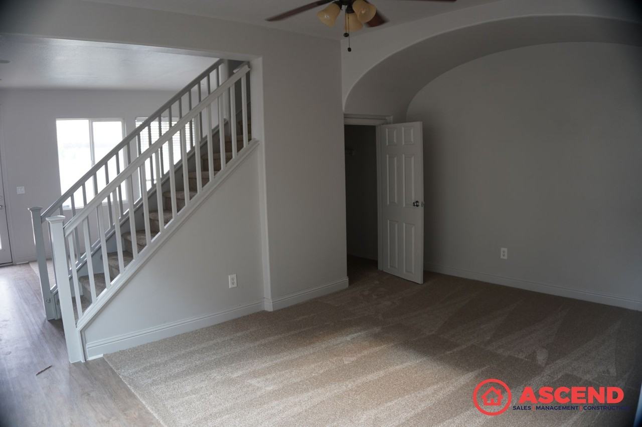 9901 Riata Ln - Photo 2 of 15
